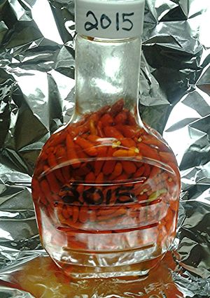 A picture of 2015 vinegar hot pepper sauce.