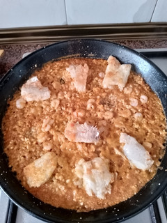 Una foto de Arroz seco de merluza y gambas