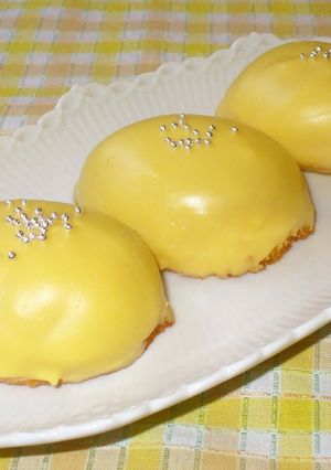 A picture of Fluffy and Rich Lemon Cakes.