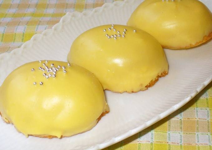 Fluffy and Rich Lemon Cakes