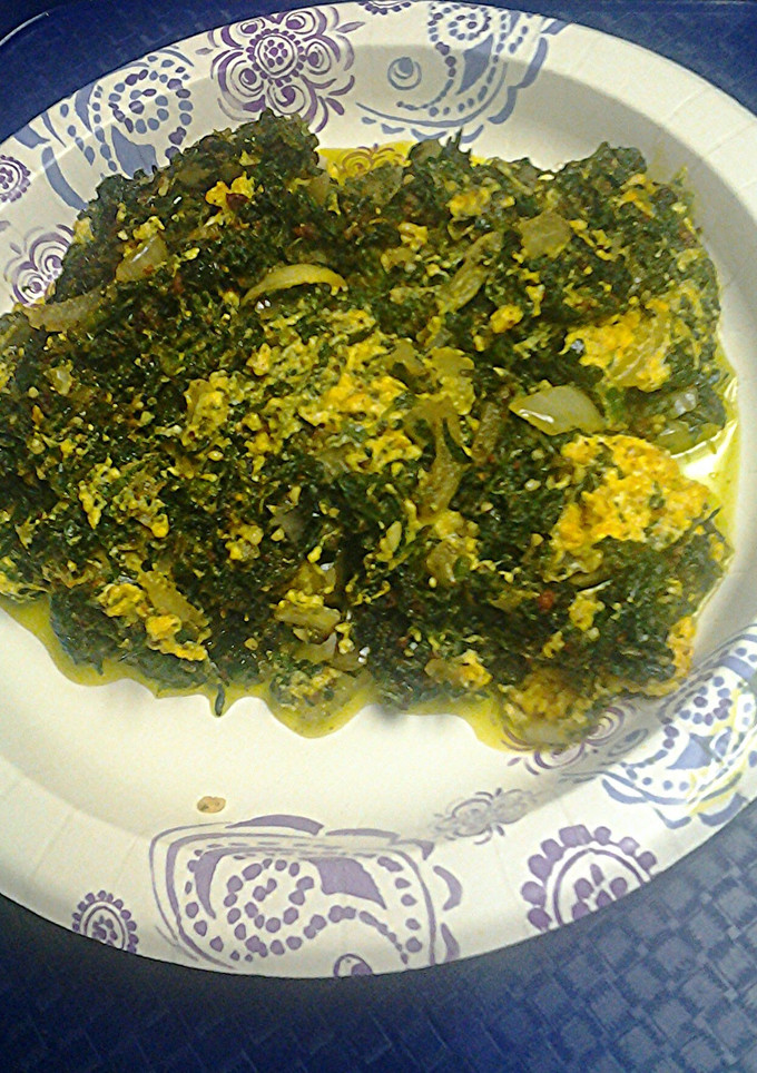 A picture of Saag paneer.