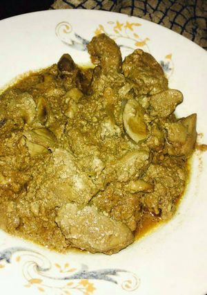 A picture of Ox liver with onion.