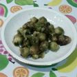 Coles de bruselas aromatizadas con ajos