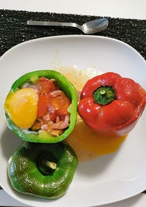 Une photo de Poivrons aux tomates et lardons