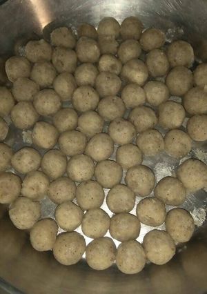 A picture of Coconut Ladoo.
