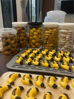 Foto resep Nastar, Putri Salju, Kastengel, Thumbprint Cookies, Banana Cookies, Chocohips Hazelnut Cookies