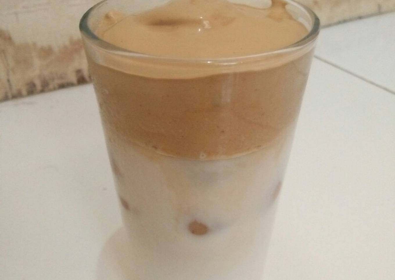 Dalgona coffee (tanpa mixer)