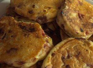 Foto di Pancake allo Yogurt Greco con Cioccolato e Fragole