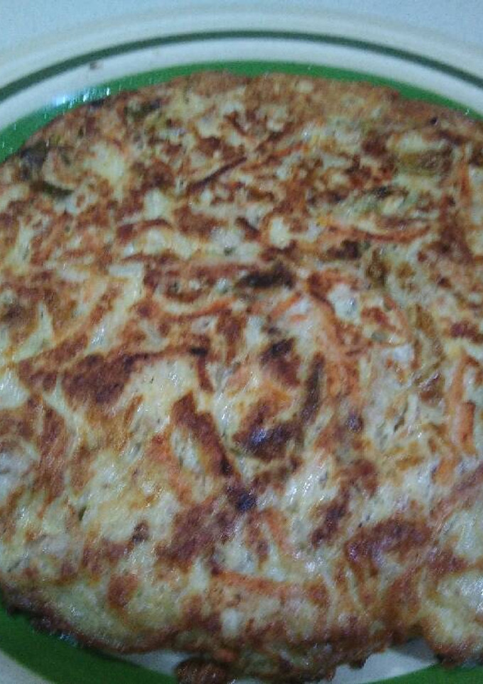 Una foto de Tortilla de verduras con lomo y queso