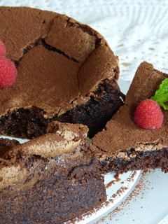 Una foto de Bizcocho húmedo de chocolate