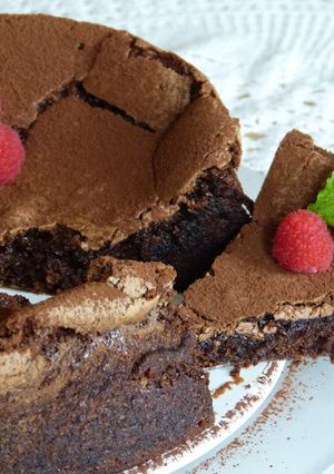 Una foto de Bizcocho húmedo de chocolate