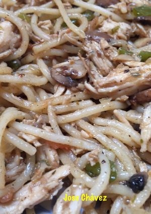 Foto principal de Espaguetis con pollo, champiñones y salsa teriyaki