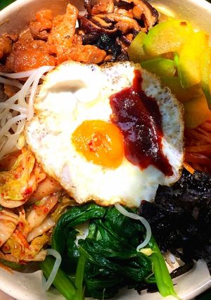 Hình của món Cơm trộn Hàn Quốc 🍚.