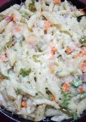 A picture of Veg cheesy mayonnaise pasta.