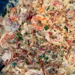 A picture of Bacon Prawn Tails in Creamy Garlic Sauce.