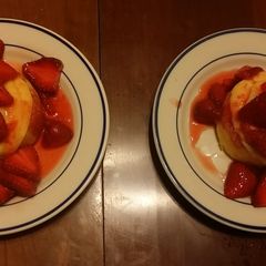 A picture of Taisen's vanilla pudding strawberry shortcake.