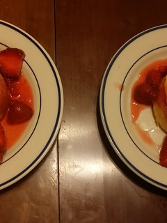 A picture of Taisen's vanilla pudding strawberry shortcake.