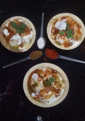 A picture of Dahi Bhalla.