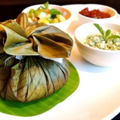 A picture of Malabar style spice potli mussels biriyani(kizhi biriyani).