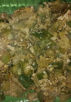 Una foto de Wok de zapallito, berenjena y cebolla -revuelto