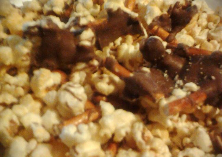 How to Make Homemade Chocolate covered pretzel popcorn!!
