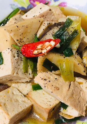Hình của món Chả sữa kho nấm đùi gà.