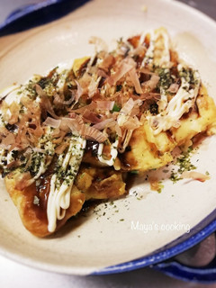 A picture of Fluffy and Soft Takoyaki in a Tamagoyaki Pan.