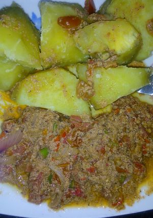 A picture of Potato and egg sauce.
