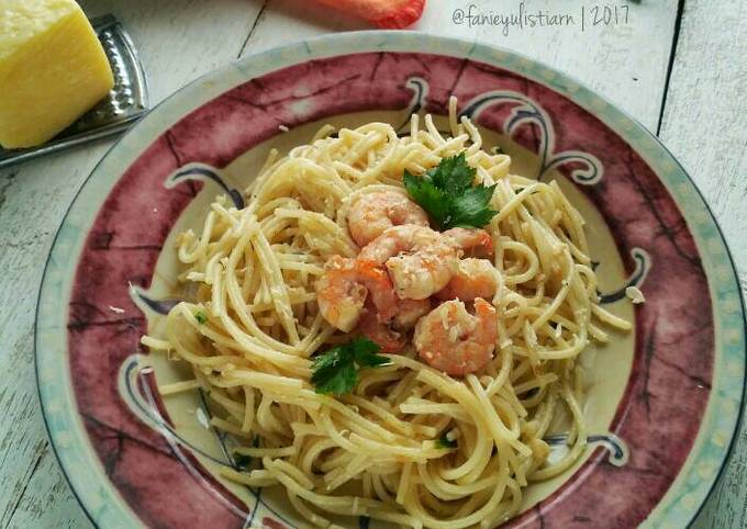 Resep Garlic Butter Shrimp Spaghetti oleh Fanie | Nie's Kitchen - Cookpad