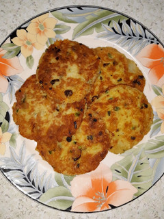 Una foto de Tortitas de papa y camarón