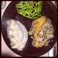 A picture of Chicken and stuffing casserole.