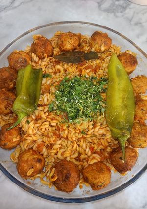 صورة لوصفة معكرونة بكرات الدجاج