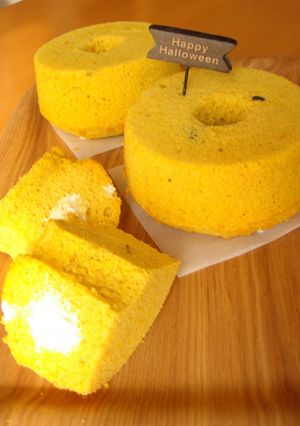 A picture of Cream Filled Little Kabocha Squash Chiffon Cakes.