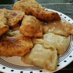 A picture of Pork potstickers.