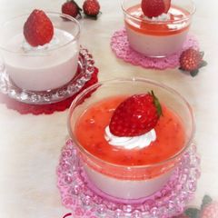 A picture of Fluffy Strawberry Mousse with Strawberry Texture.