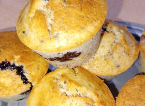 Una foto de Muffins con corazón de moras en freidora de aire