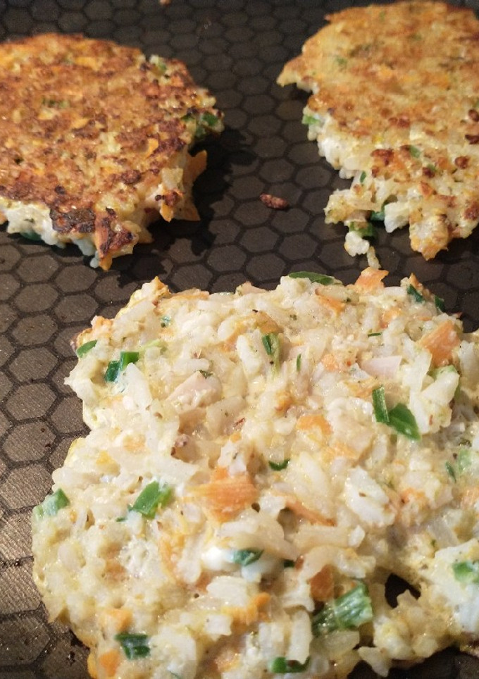 Una foto de Tortitas de arroz con vegetales