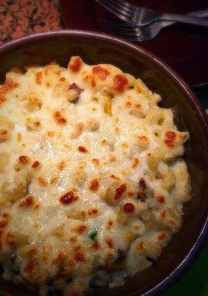 صورة لوصفة طاجن مكرونه بالبشاميل والسجق والمشروم 🧀