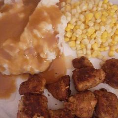 Crunchy chicken with mashed potatoes A picture of Crunchy chicken with mashed potatoes.