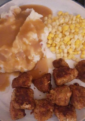 A picture of Crunchy chicken with mashed potatoes.