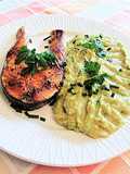 Salmón fresco con puré de garbanzos al ajos tiernos
