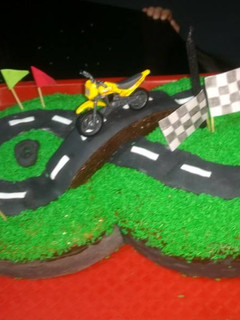 Una foto de Torta de cumpleaños pista de carreras