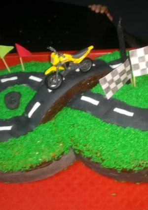 Una foto de Torta de cumpleaños pista de carreras
