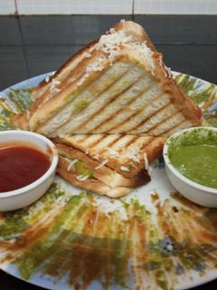 જૈન વેજિટેબલ ગ્રીલ સેન્ડવીચ (Jain Vegetable Grill Sandwich Recipe In Gujarati) રેસીપી મુખ્ય ફોટો