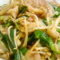 A picture of Stamina-Boosting Pork, Chinese Chives, and Bean Sprouts Stir-fry.