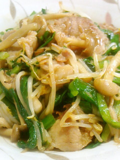 A picture of Stamina-Boosting Pork, Chinese Chives, and Bean Sprouts Stir-fry.