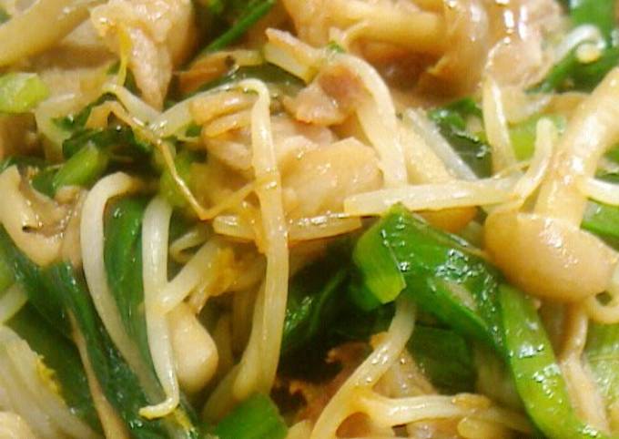 Recipe of Super Quick Homemade Stamina-Boosting Pork, Chinese Chives, and Bean Sprouts Stir-fry