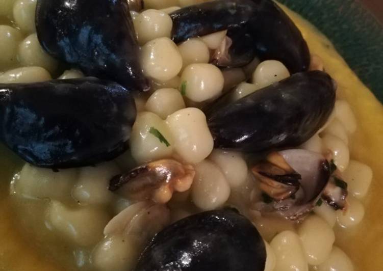 Chicchette Con Cozze e Vongole Su Vellutata di Zucca