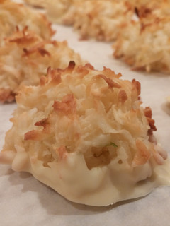 A picture of Lime and Gin Macaroons.