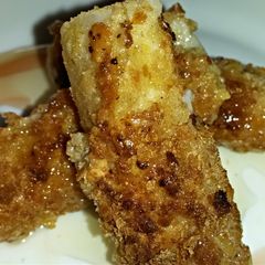 A picture of Sig's Goatscheese Bites with Honey and Pomegranate Cordial.